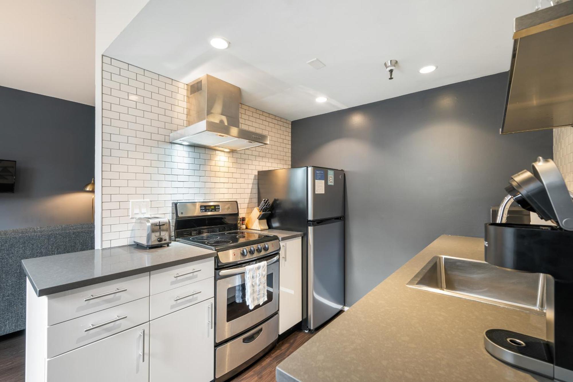 Oxford Apartment By At Mine Hospitality Seattle Exterior photo