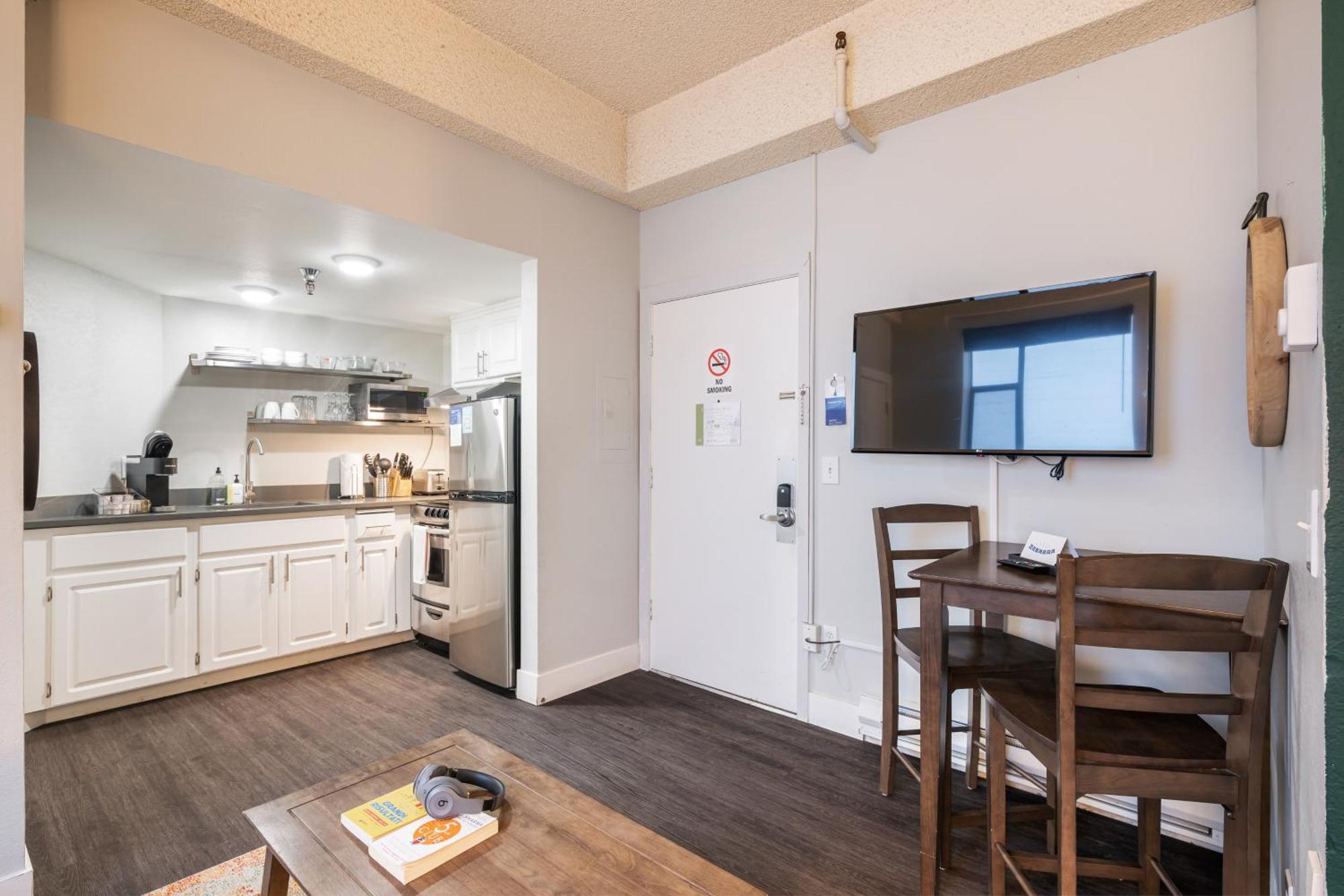 Oxford Apartment By At Mine Hospitality Seattle Exterior photo