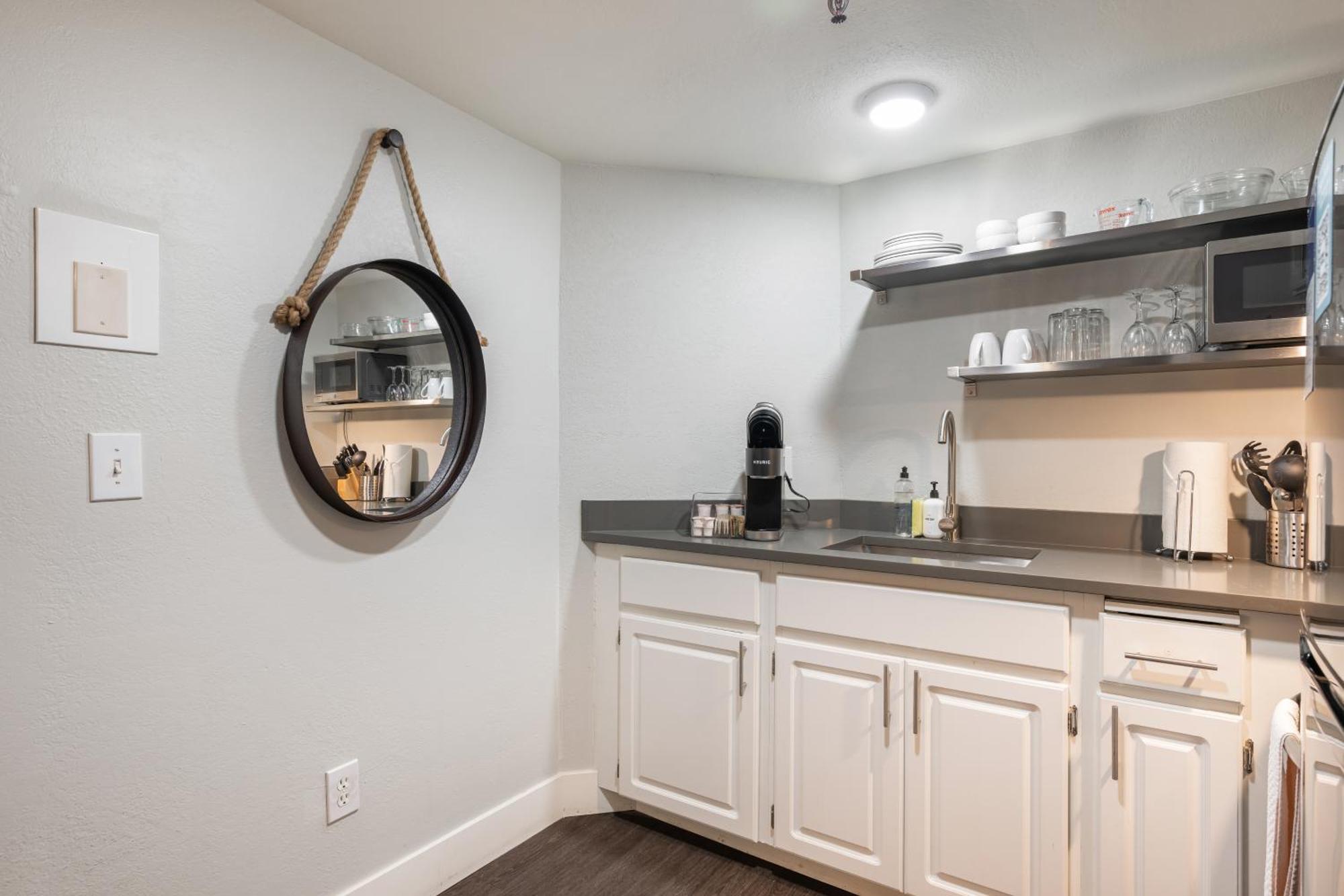 Oxford Apartment By At Mine Hospitality Seattle Exterior photo