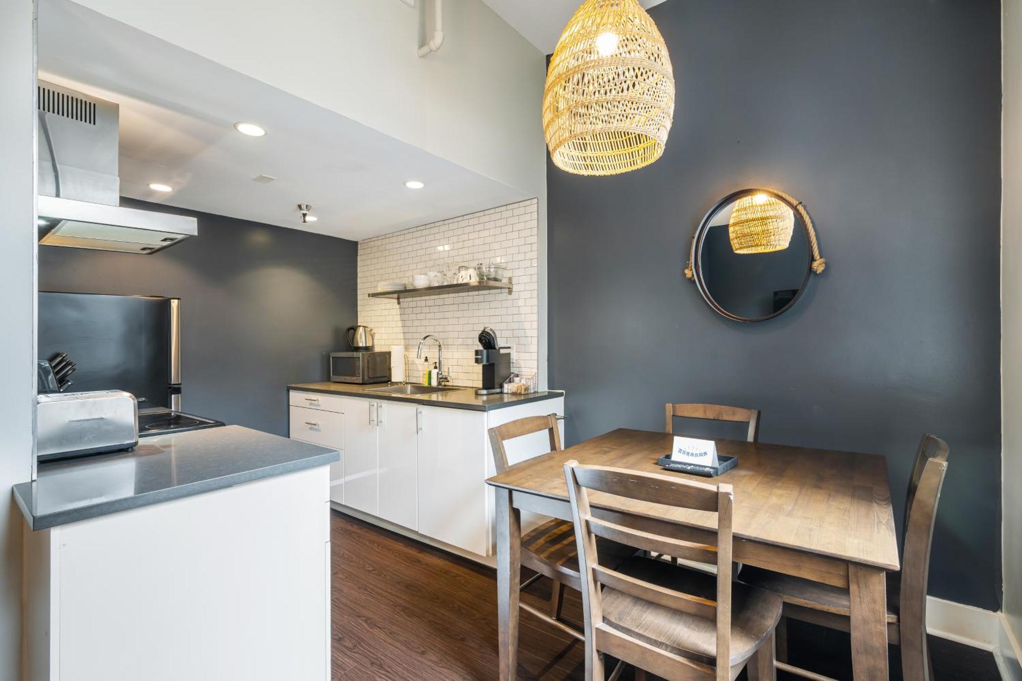 Oxford Apartment By At Mine Hospitality Seattle Exterior photo