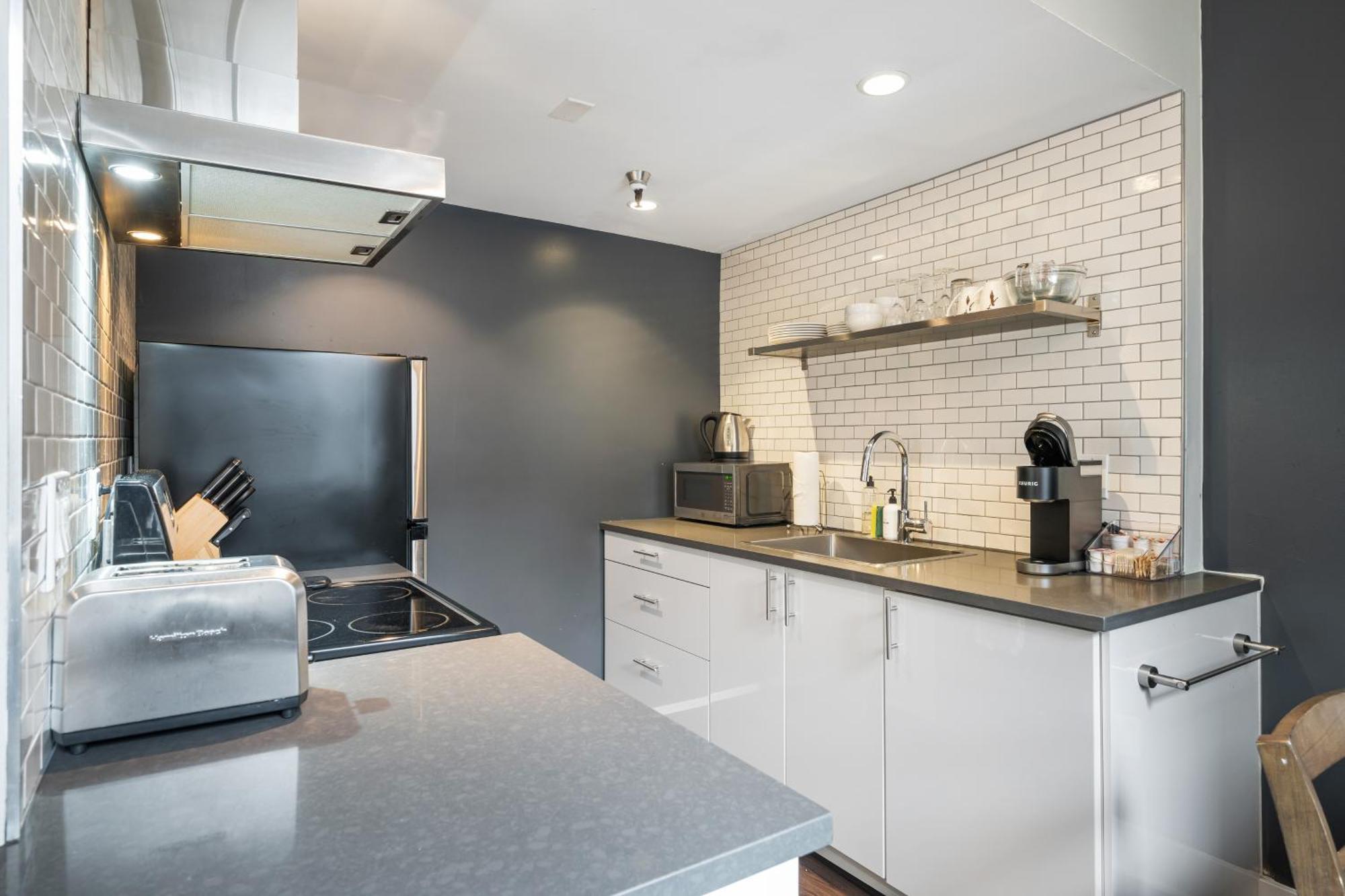 Oxford Apartment By At Mine Hospitality Seattle Exterior photo