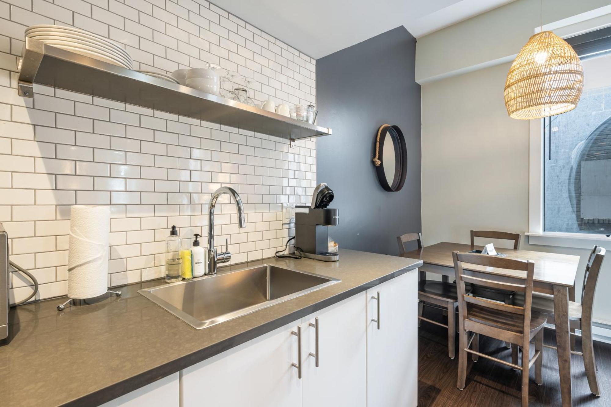 Oxford Apartment By At Mine Hospitality Seattle Exterior photo
