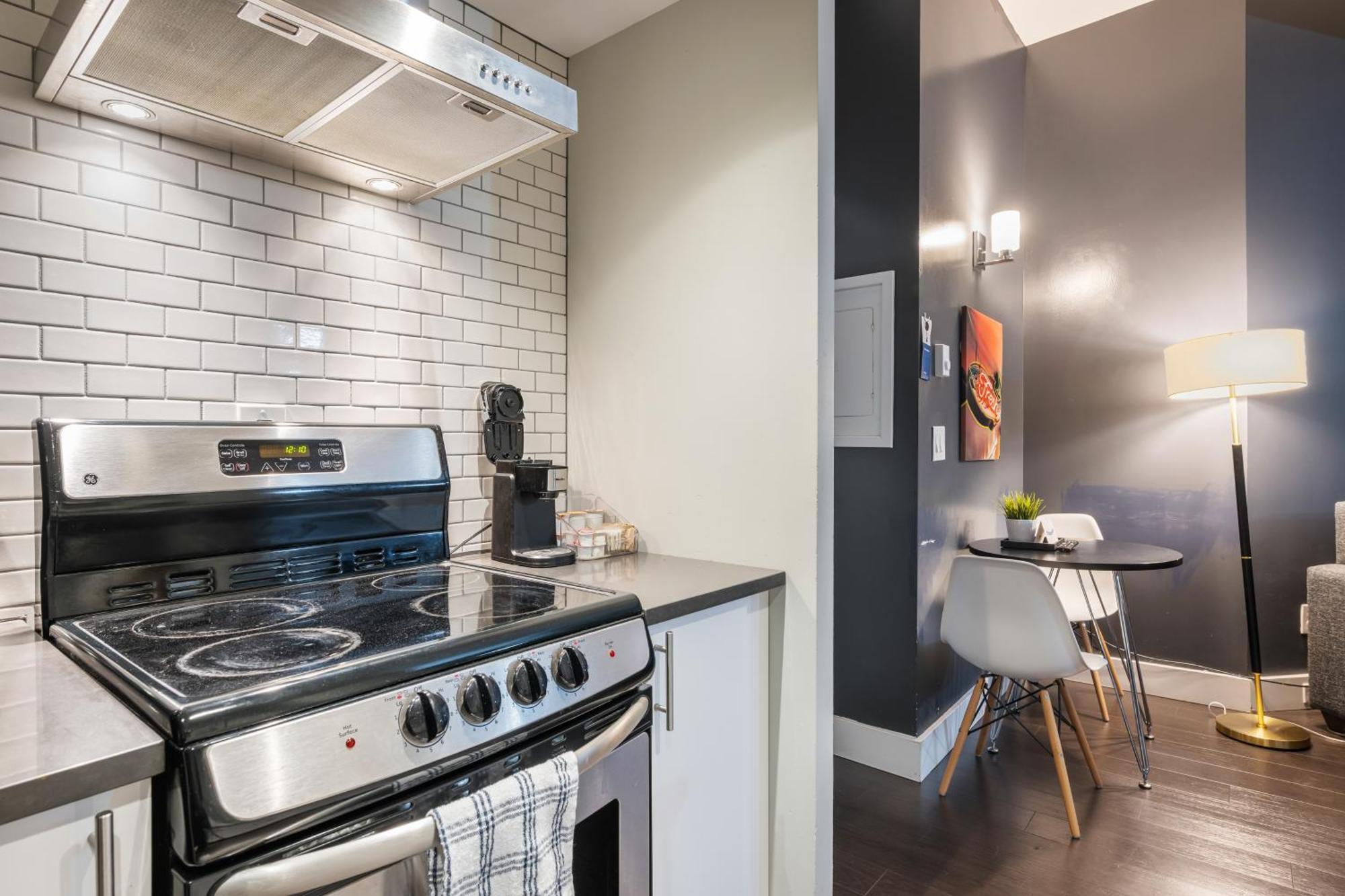 Oxford Apartment By At Mine Hospitality Seattle Exterior photo